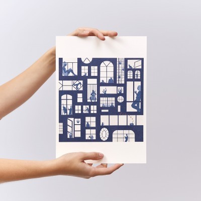 cartaz com ilustração minimalista azul e branco de quartos e janelas com silhuetas humanas