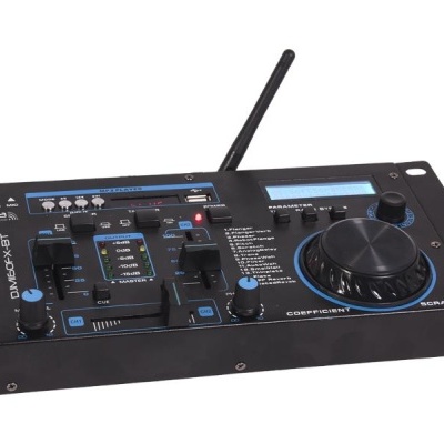 Controlador de áudio preto com vários botões e antena