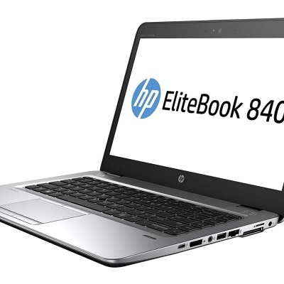 Computador portátil HP EliteBook 840 aberto com teclado preto e ecrã branco com texto.