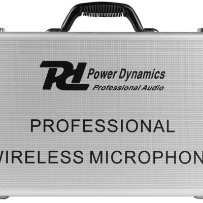 Mala prateada com texto Power Dynamics Professional Wireless Microphone