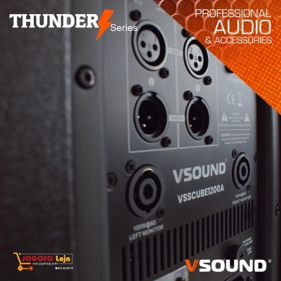 Painel traseiro de equipamento de áudio profissional VSOUND VSSCUBE1200A com conectores e texto