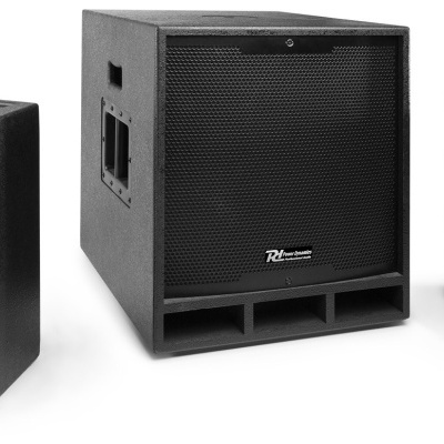 Conjunto de colunas de som pretas com tela frontal perfurada