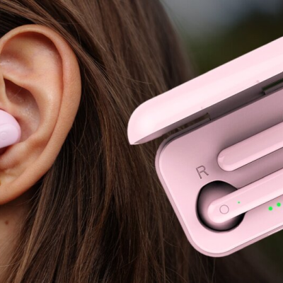 Auriculares sem fios cor-de-rosa com estojo de carregamento