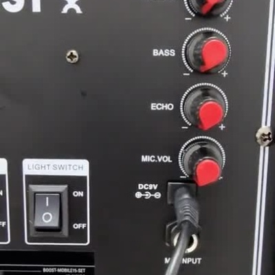 Coluna Amplificada 15" 700W USB/BT/SD Tripé + Micro sem fio