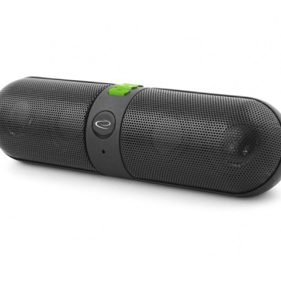 Coluna de música portátil preta cilíndrica com botão verde