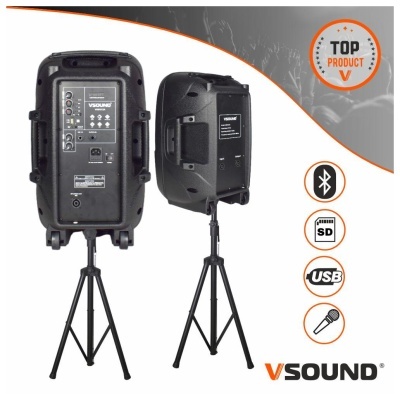 Colunas de som V SOUND pretas em tripés com painéis de controlo visíveis