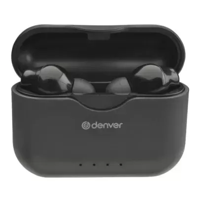 Auriculares sem fios negros em caixa de carregamento preta com logo denver