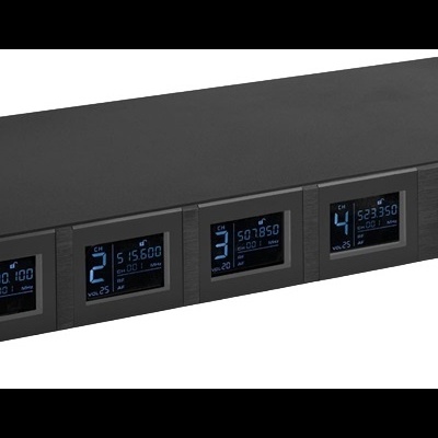 Aparelho profissional de áudio preto RDL FP-304 com ecrãs digitais