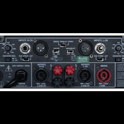 Equipamento áudio Peavey Road com entradas e ventoinhas