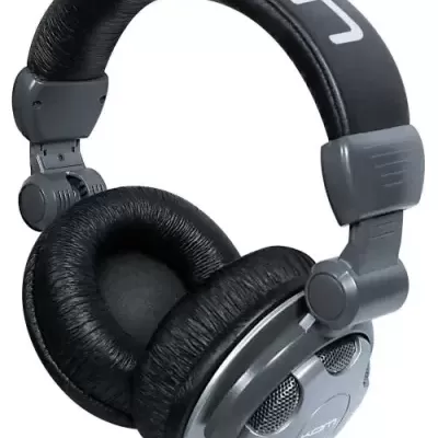 Headphones over-ear pretos e cinzentos com almofadas acolchoadas e arco com texto LJD