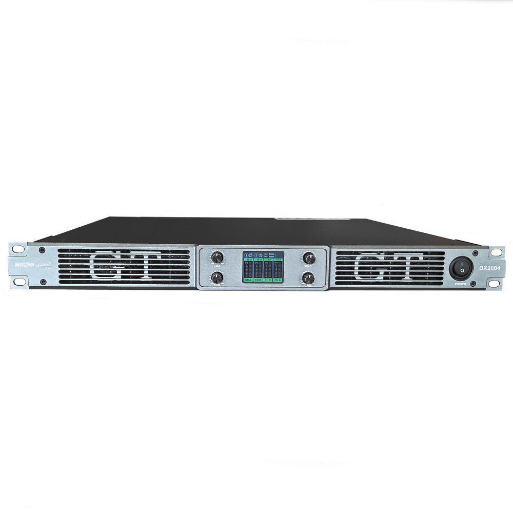 Amplificador Profissional 4x4950W RMS – Master Audio Amplificador de áudio preto e cinza com visor central e botão power