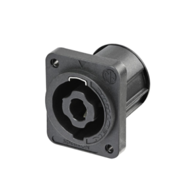 Conector elétrico preto com base quadrada e entrada circular