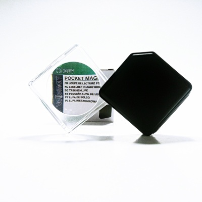 Lupa de bolso quadrada com embalagem e capa preta