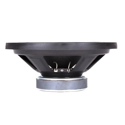 Coluna de alto-falante preta e metálica, vista lateral