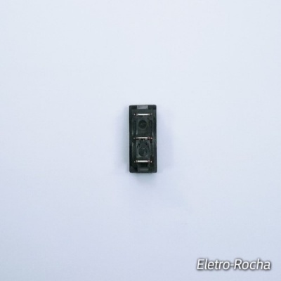 Componente elétrico preto quadrado com duas seções circulares sobre fundo branco