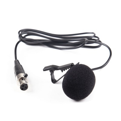 Microfone de lapela negro com cabo e conector XLR