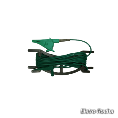 Cabo elétrico verde com pinça de aperto sobre suporte cinzento