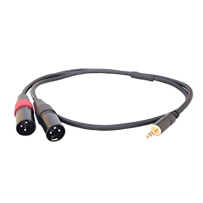 Cabo adaptador preto com ficha 3,5 mm e duas fichas XLR