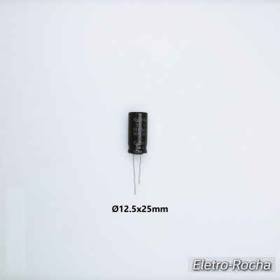 Condensador eletrolítico preto com texto branco e dimensões 12.5x25mm