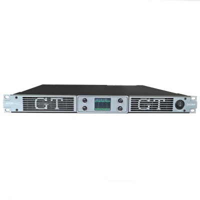 Amplificador de áudio preto e cinza com visor central e botão power