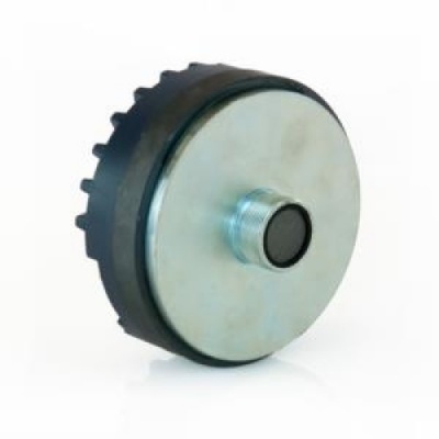 Roda de borracha preta com disco metálico prateado