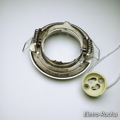 Refletor metálico com suporte de lâmpada em porcelana e fios