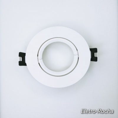 Sanca de teto circular branca com detalhes pretos para iluminação embutida