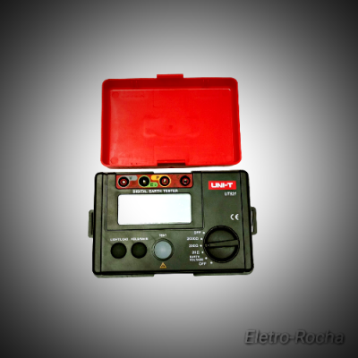 Multímetro digital UNI-T UT202 com tampa vermelha e corpo preto