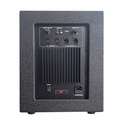 Painel traseiro de subwoofer preto com controlos e entradas