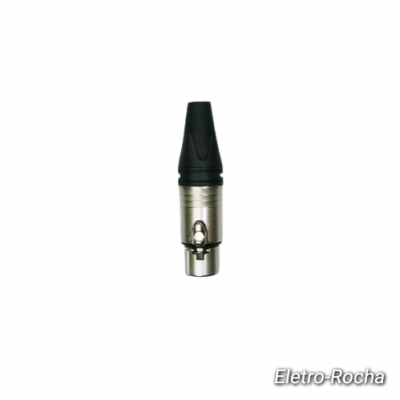Conector XLR metálico prateado com capa preta sobre fundo branco