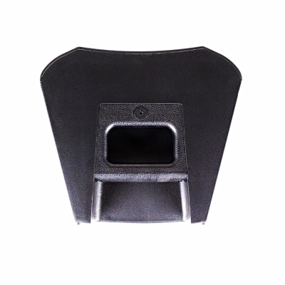 Peça plástica preta com encaixe retangular e parafuso no centro