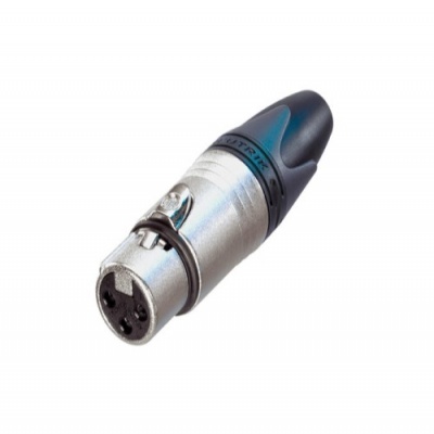 Conector XLR metálico prateado com detalhes em preto e etiqueta 'NEUTRIK'