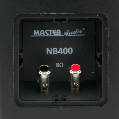 Conector de coluna MASTER Audio NB400 preto com terminais vermelho e preto.