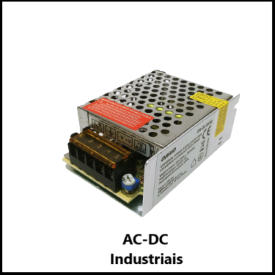 Fonte alimentação AC-DC metálica perfurada com terminais e etiquetas em fundo branco