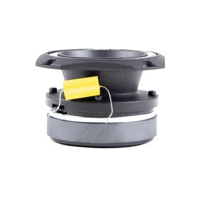 Componente eletrónico preto com peça amarela e fios finos