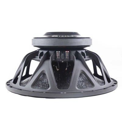 Coluna de som negra vista de lado com estrutura metálica