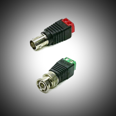 Conectores BNC com terminais de parafuso vermelho e verde sobre fundo cinzento.