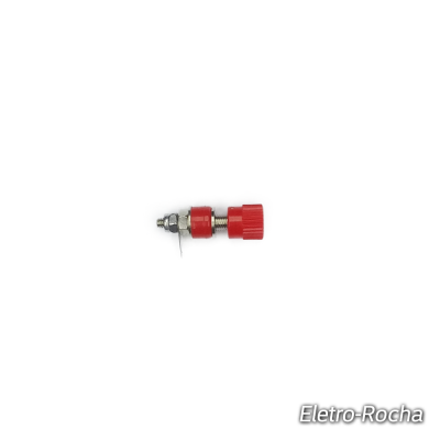 Conector elétrico com botão vermelho e corpo metálico sobre fundo branco