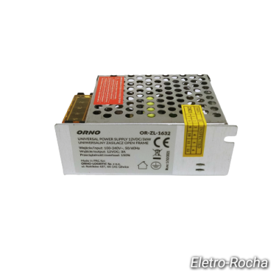Fonte de alimentação ORNO 12VDC em caixa metálica prateada com etiquetas brancas e fundo branco