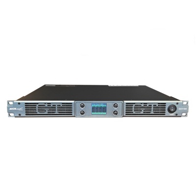 Amplificador de som preto com visor digital central e botões de controlo frontais
