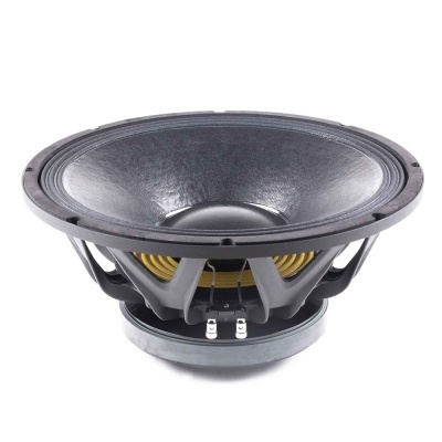 Coluna de altifalante preto numa visão frontal sobre fundo branco