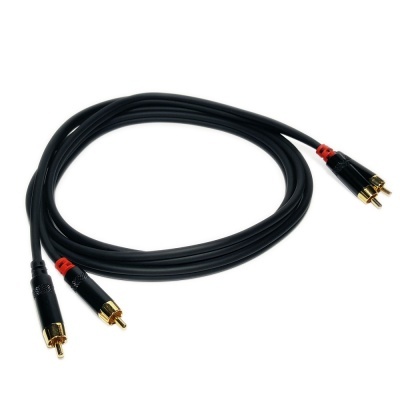 Cabo áudio preto com conectores RCA dourados e detalhes em vermelho e preto
