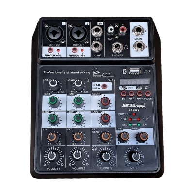 Mesa de mistura profissional de 4 canais Master Audio MX0402 preta com botões e entradas
