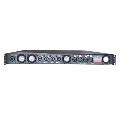 Painel frontal de equipamento áudio profissional preto com entradas XLR, jacks e medidores analógicos