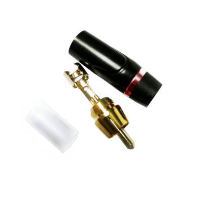 Conector de áudio tipo banana com capa preta e anel vermelho