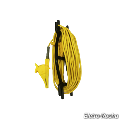 Cabo de extensão amarelo com pega em forma de peixe num suporte preto