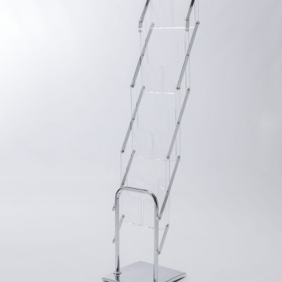 Porta Catálogos em Cascata