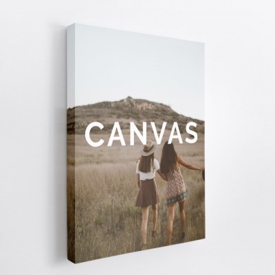 Tela canvas com imagem de duas pessoas em campo e texto CANVAS