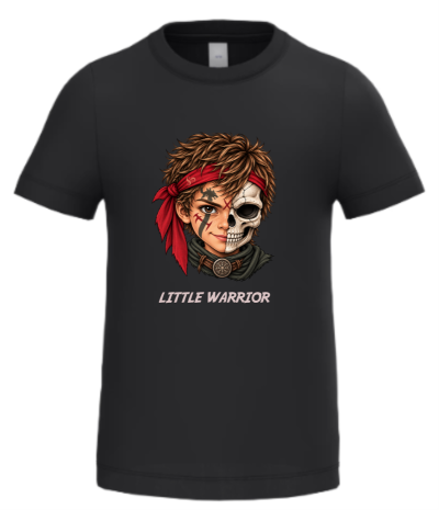 T-shirt preta com desenho de criança guerreira e texto LITTLE WARRIOR