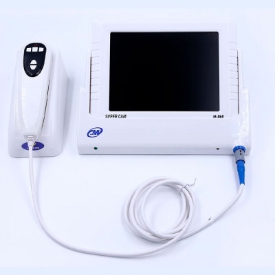 Dispositivo branco de monitorização eletrónica com ecrã preto e aparelho associado ligado por cabo.